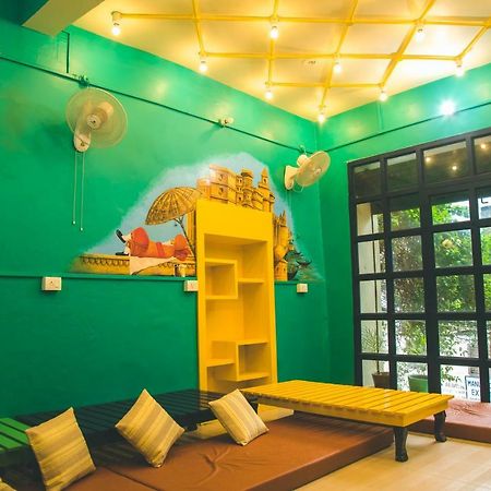 On The Ghat By Howdy Hostels Varanasi Exterior foto